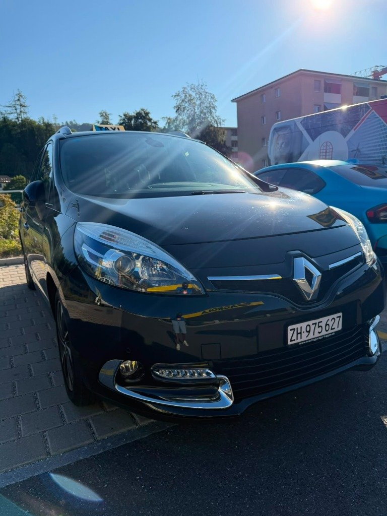 MP Taxi Stäfa - Seitenansicht unseres gepflegten Fahrzeugs